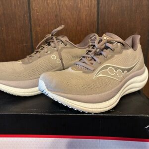 Saucony Triumph 23 Taupe